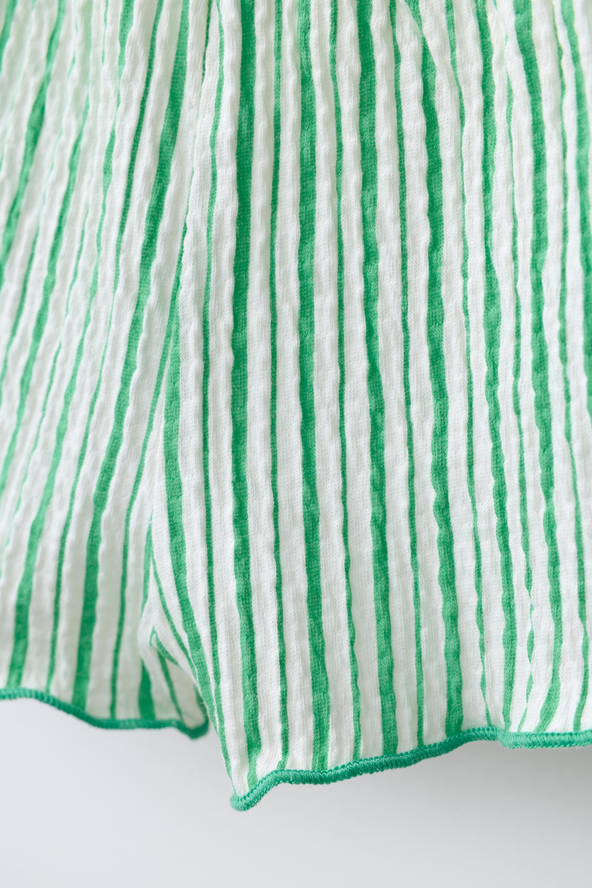 TEXTURED STRIPED SHORTS